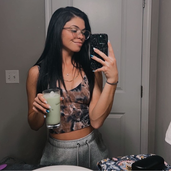 Meet your Posher, Abbey - Picture 1 of 3